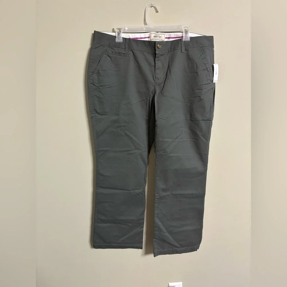 Old Navy Women's Perfect Boot Cut Khaki Pants Size 16 Petite Short New High Rise